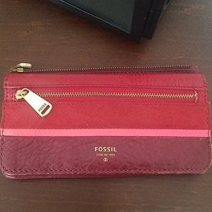 Fossil wallet..cute..excellent condition used briefly!!!!